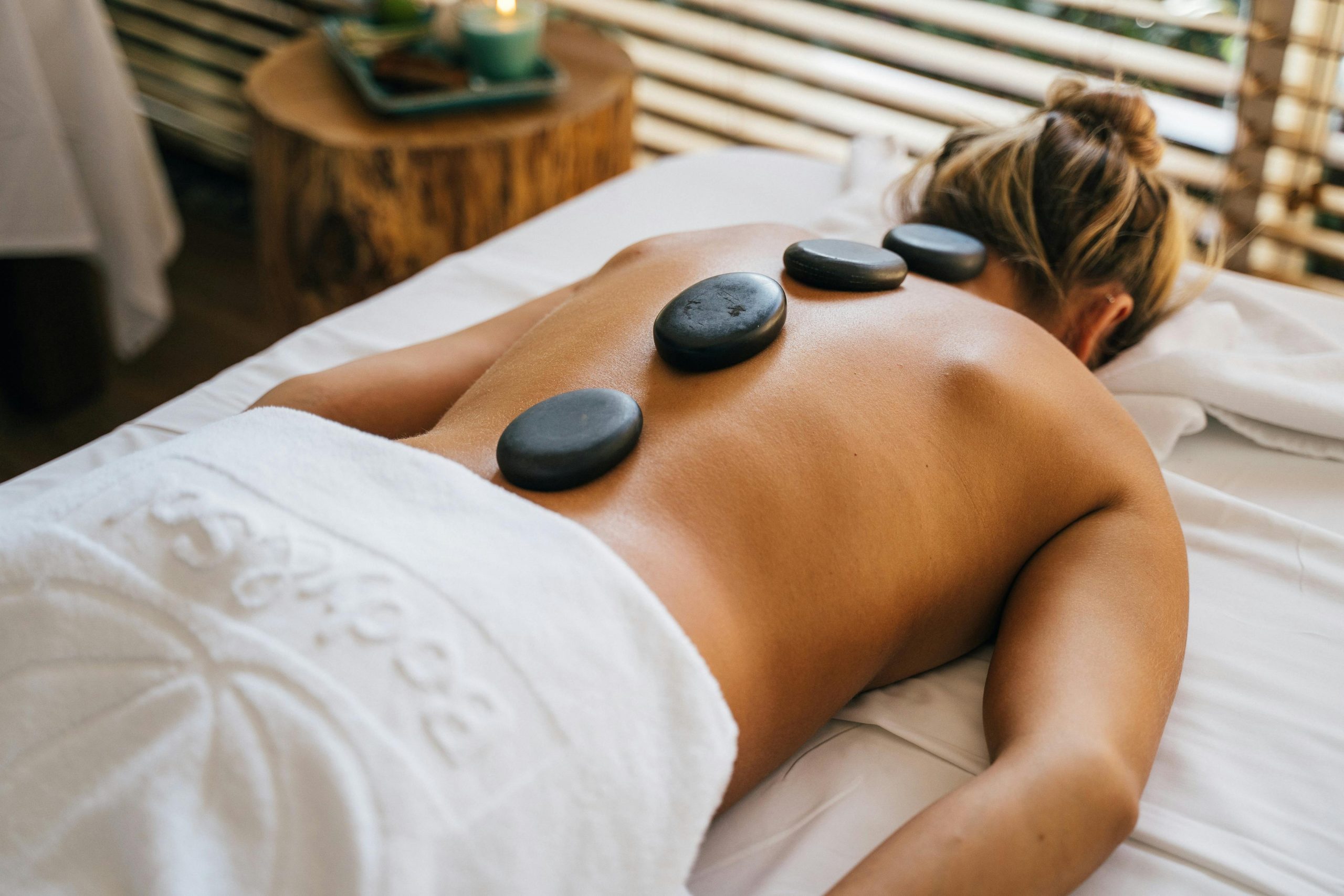 The Benefits of Hot Stone Massage Therapy